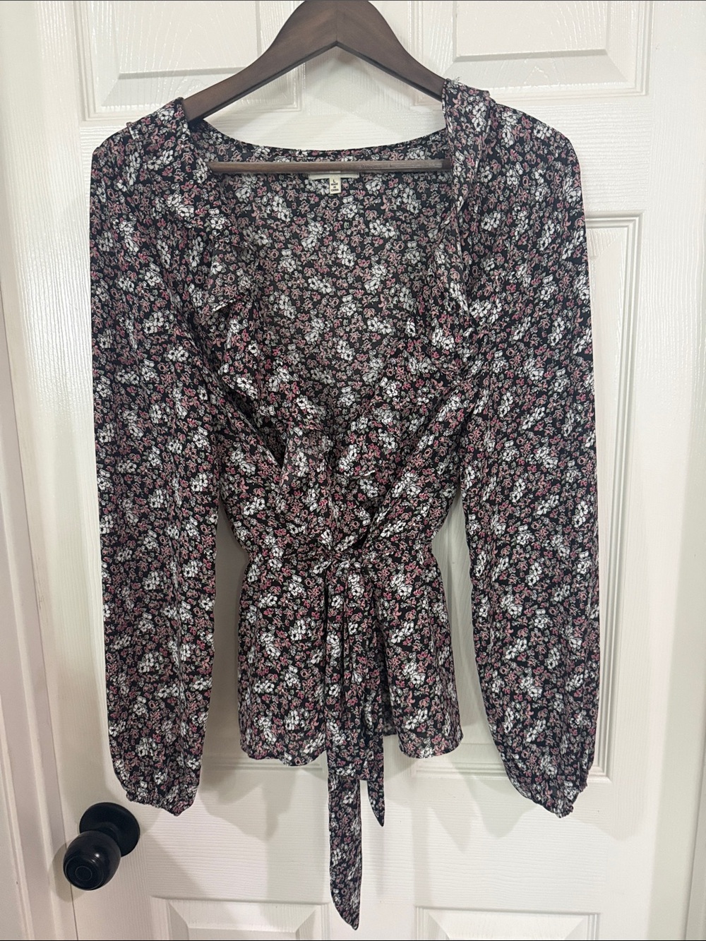 Women’s max studio dressy top size Large